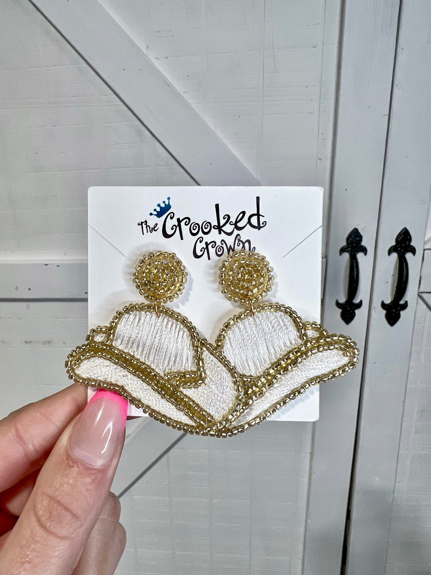 White and gold beaded earrings in shape of cowboy hat